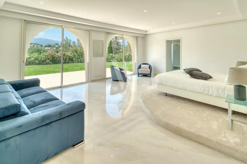 Villa - 646 m² - 10 pièces