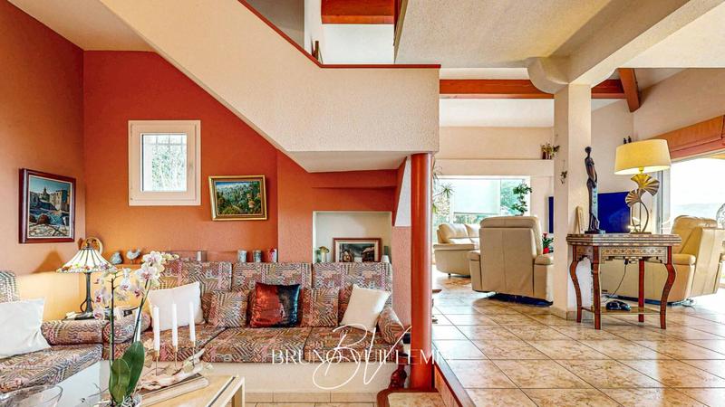 Villa - 186 m² - 6 pièces