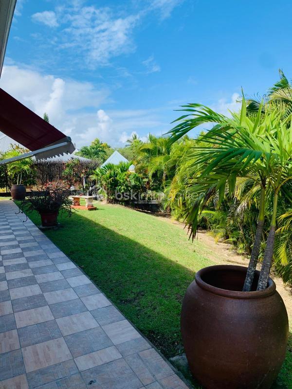 Propriété - 303 m² - 13 pièces