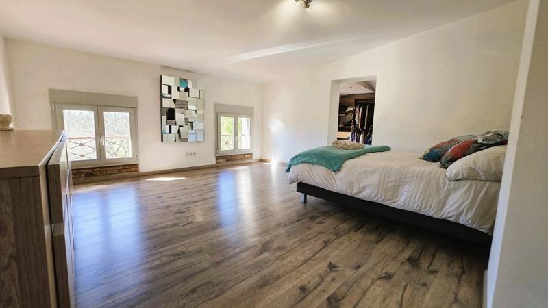 Maison - 240 m² - 8 pièces