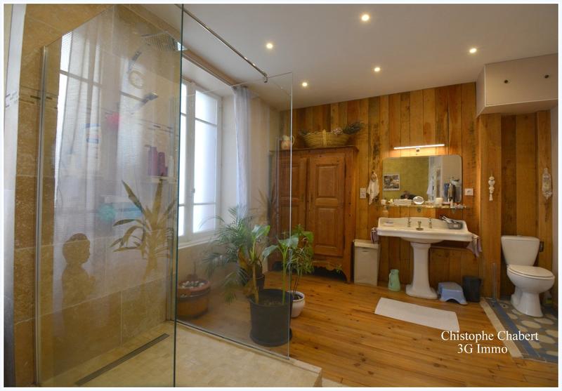 Maison - 252 m² - 18 pièces