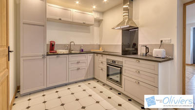 Maison - 229 m² - 9 pièces