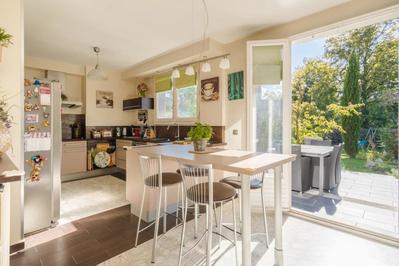 Maison - 230 m² - 10 pièces