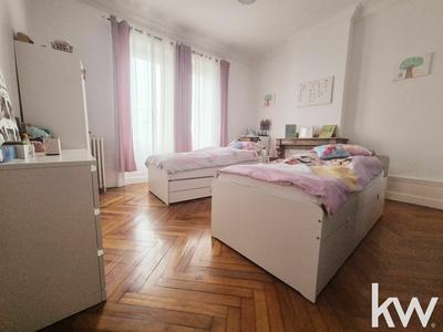 Appartement - 125 m² - 5 pièces