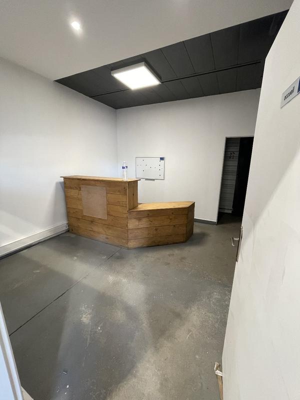 Local d'activités - 335 m²