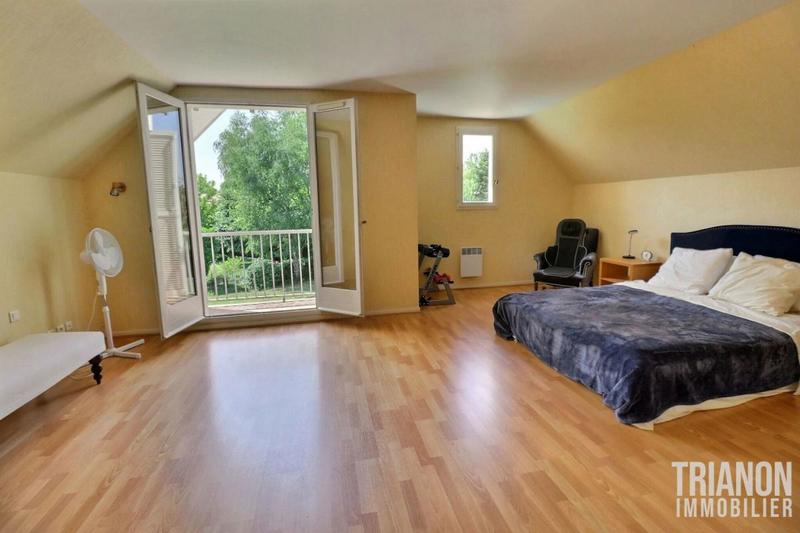 Maison - 240 m² - 9 pièces