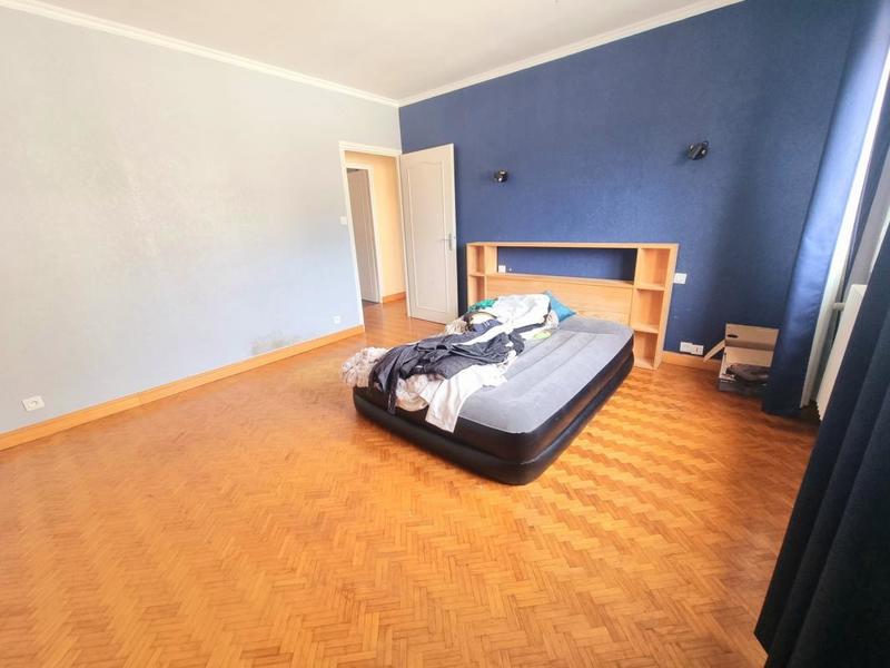 Maison - 270 m² - 10 pièces