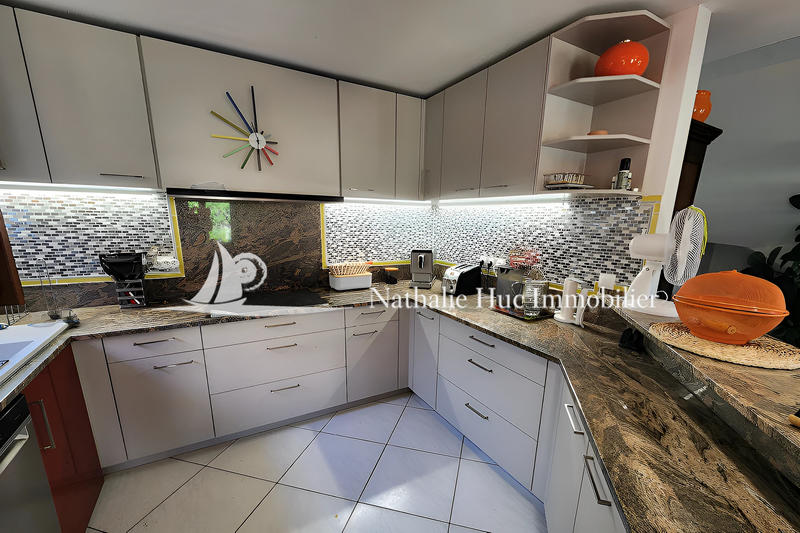 Maison - 170 m² - 9 pièces