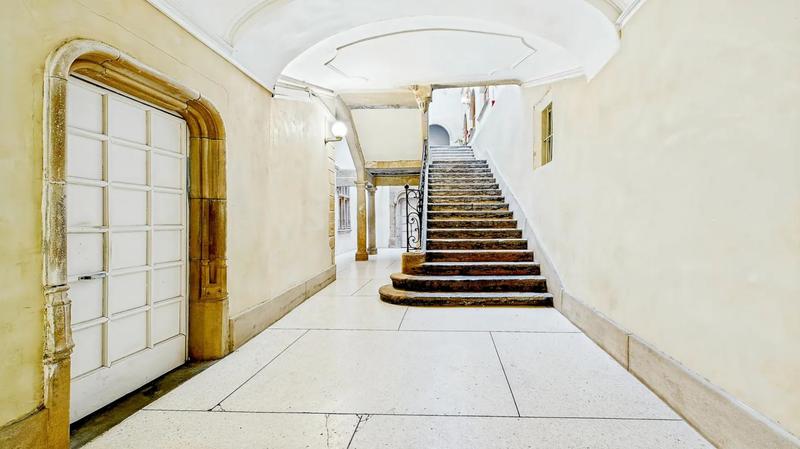 Appartement - 104 m² - 2 pièces