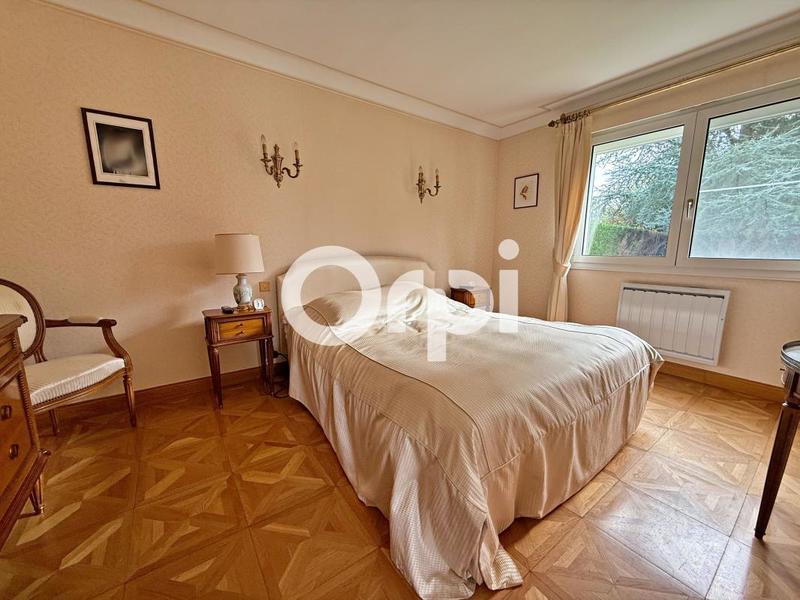 Maison - 230 m² - 8 pièces