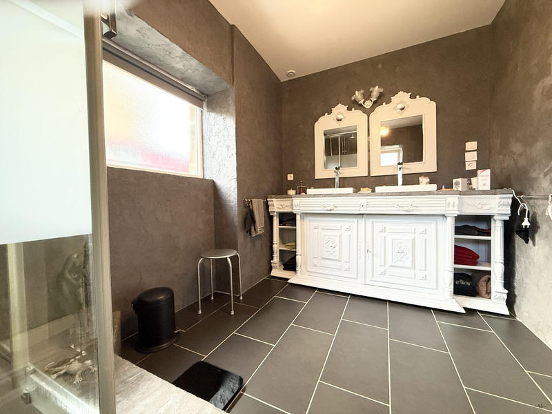 Maison - 270 m² - 6 pièces