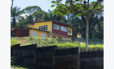 Demeure - 253 m² - 5 pièces