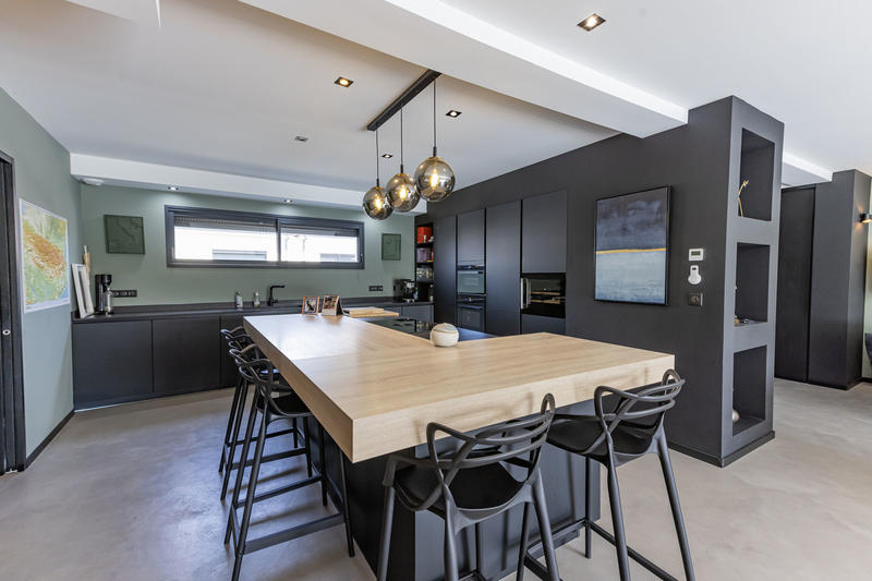 Maison - 208 m² - 6 pièces