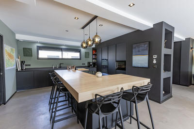 Maison - 208 m² - 6 pièces