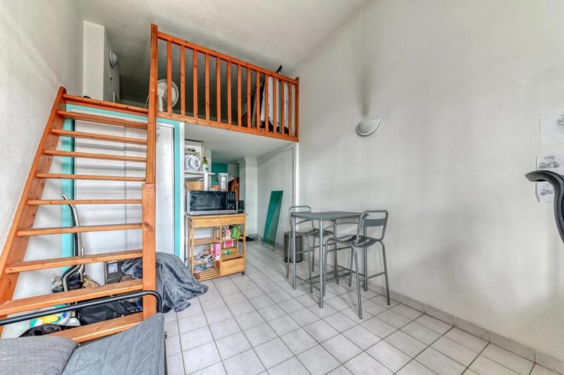 Studio - 25 m² - 1 pièce