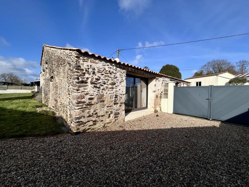 Maison - 243 m² - 8 pièces