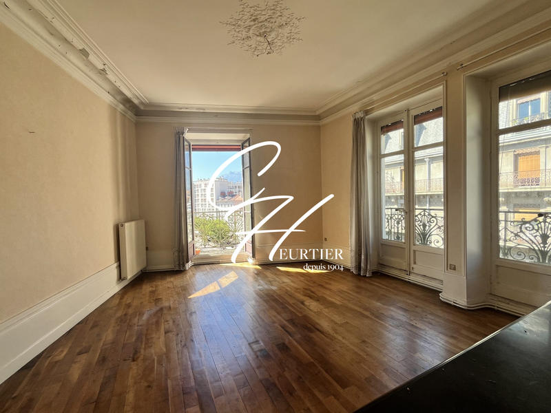 Appartement - 142 m² - 6 pièces