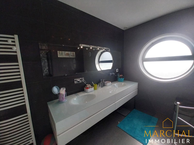 Villa - 251 m² - 8 pièces