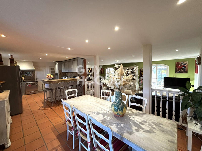 Maison - 169 m² - 5 pièces