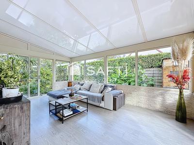 Maison - 181 m² - 8 pièces