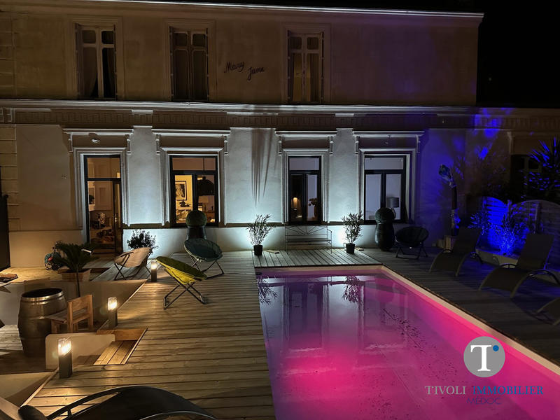 Maison traditionnelle - 267 m² - 9 pièces