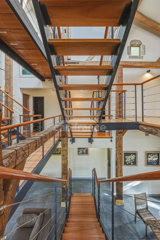 Maison - 328 m² - 8 pièces