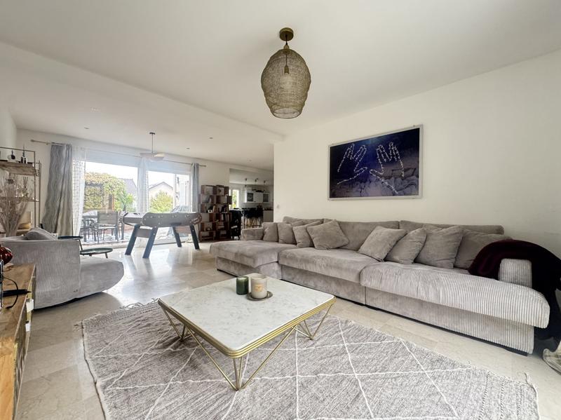 Villa - 200 m² - 6 pièces