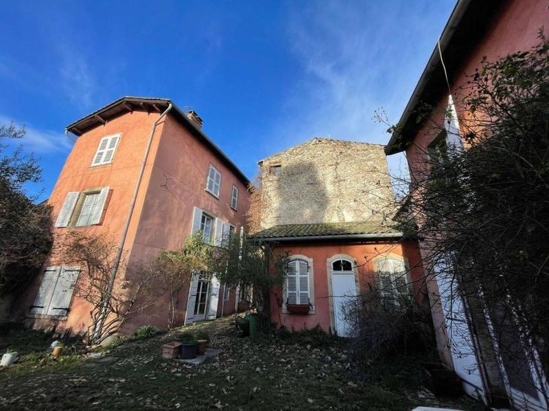 Propriété - 700 m² - 22 pièces