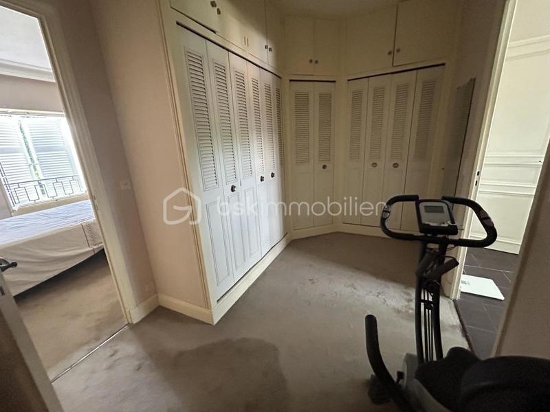 Propriété - 453 m² - 11 pièces