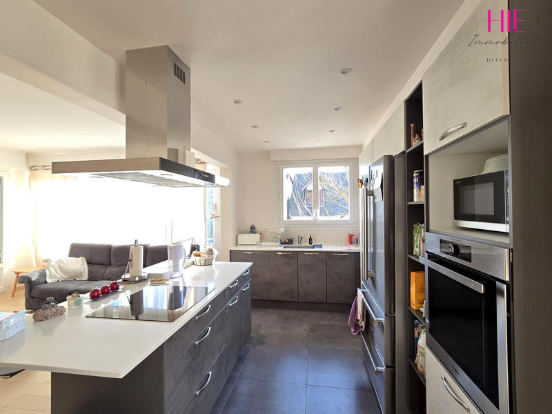 Maison traditionnelle - 125 m² - 6 pièces