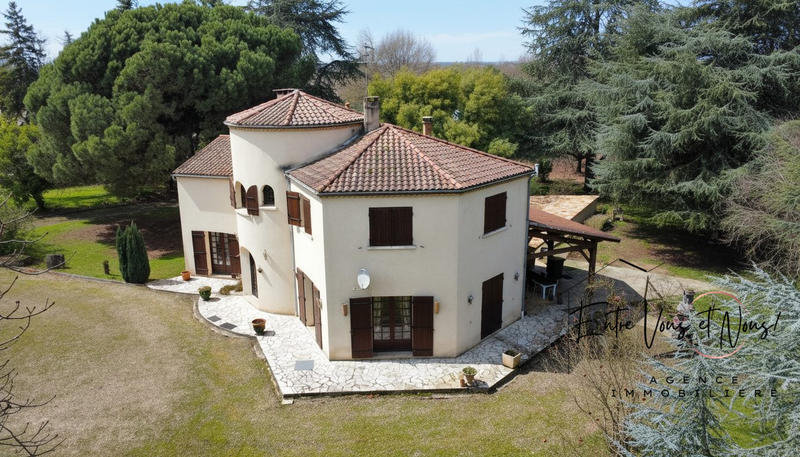 Villa - 234 m² - 10 pièces