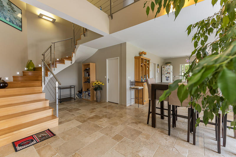 Maison - 253 m² - 7 pièces