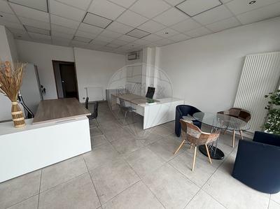 Local commercial - 72 m² - 4 pièces