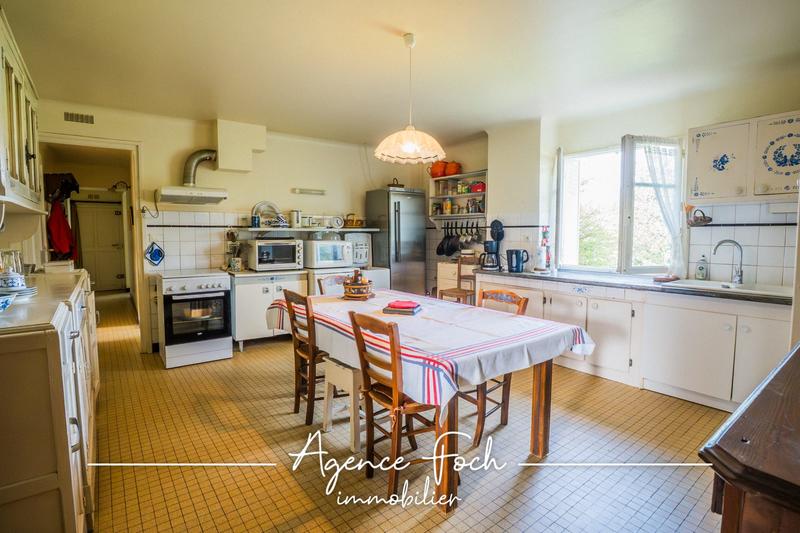 Maison - 202 m² - 5 pièces