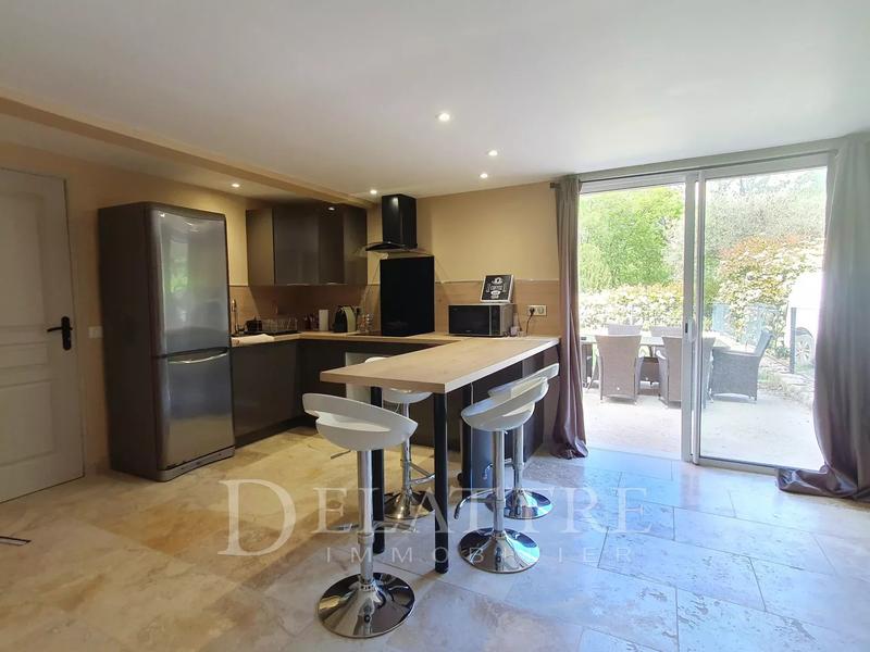 Maison - 180 m² - 8 pièces