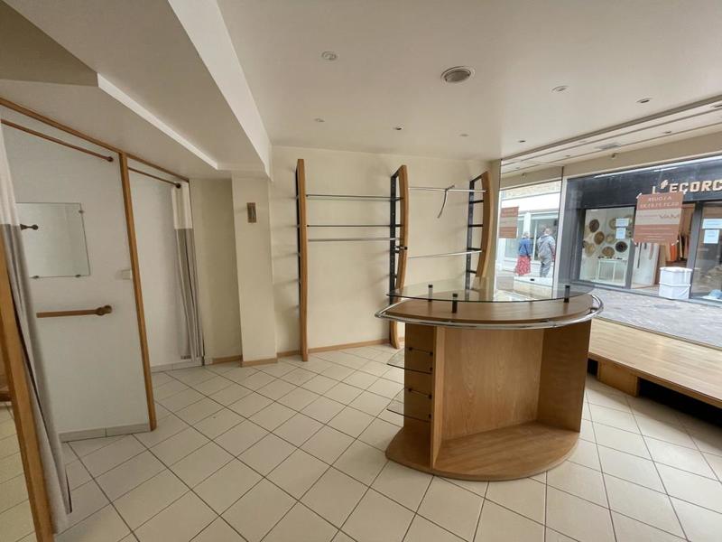 Local commercial - 101 m²