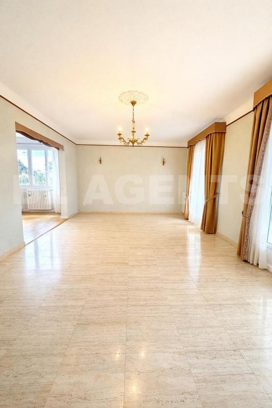 Maison traditionnelle - 90 m² - 4 pièces