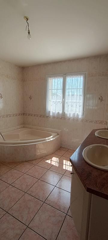 Maison traditionnelle - 205 m² - 7 pièces