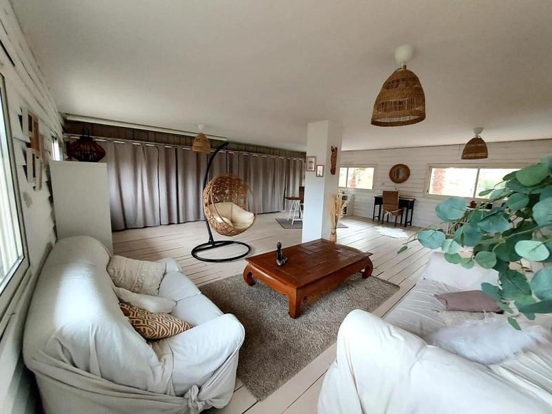 Maison - 220 m² - 6 pièces