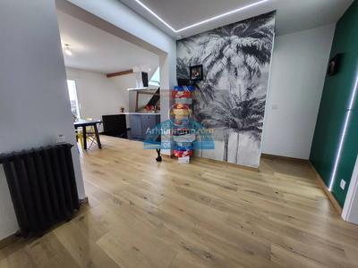 Maison - 233 m² - 11 pièces