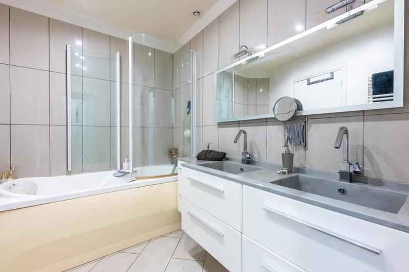 Maison d'architecte - 360 m² - 10 pièces