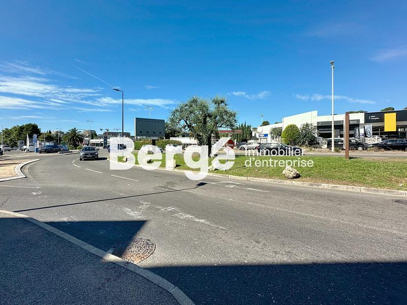 Local commercial - 1 900 m²