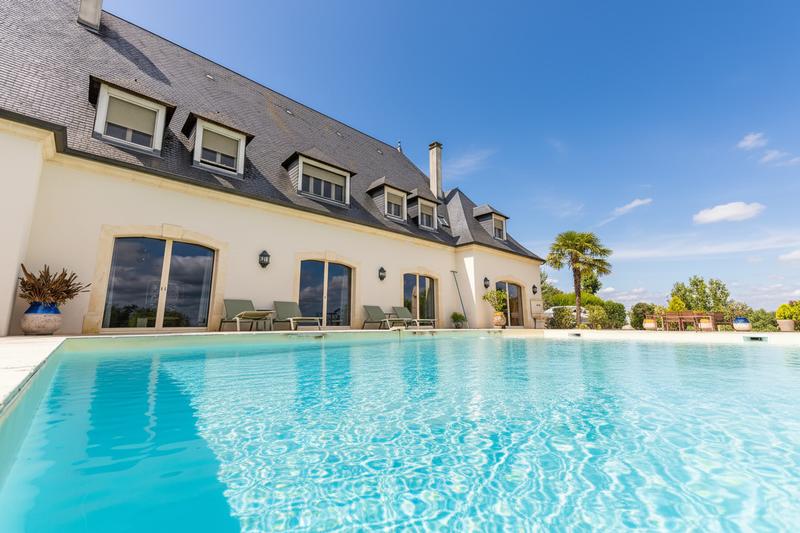 Maison - 396 m² - 9 pièces