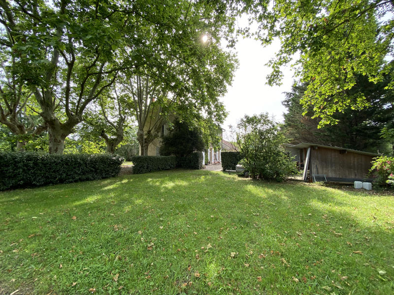 Maison - 370 m² - 12 pièces