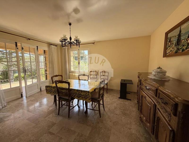 Maison - 143 m² - 5 pièces