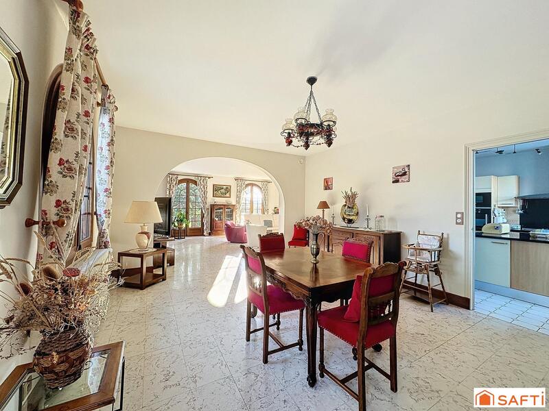 Maison - 317 m² - 10 pièces