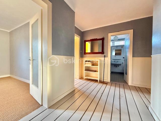 Maison traditionnelle - 210 m² - 10 pièces