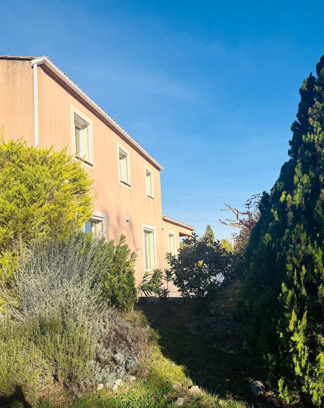 Maison contemporaine - 202 m² - 7 pièces