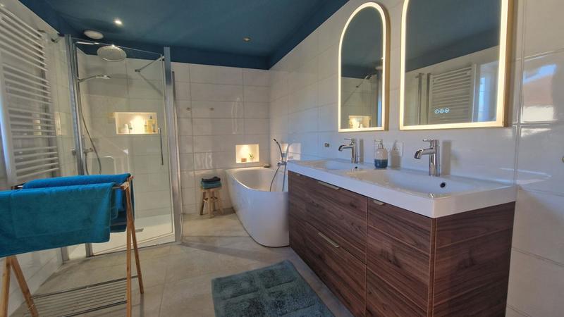 Maison - 204 m² - 7 pièces