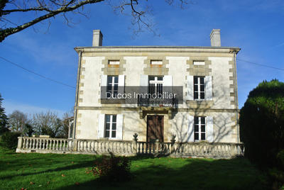 Maison - 244 m² - 7 pièces